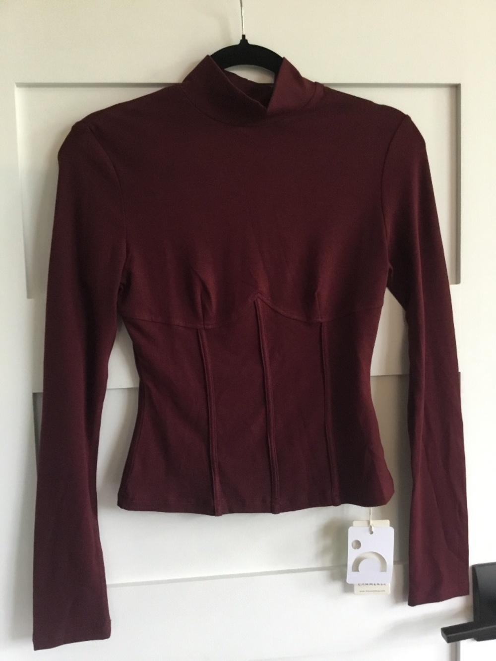 Mock neck piping slim women’s top
